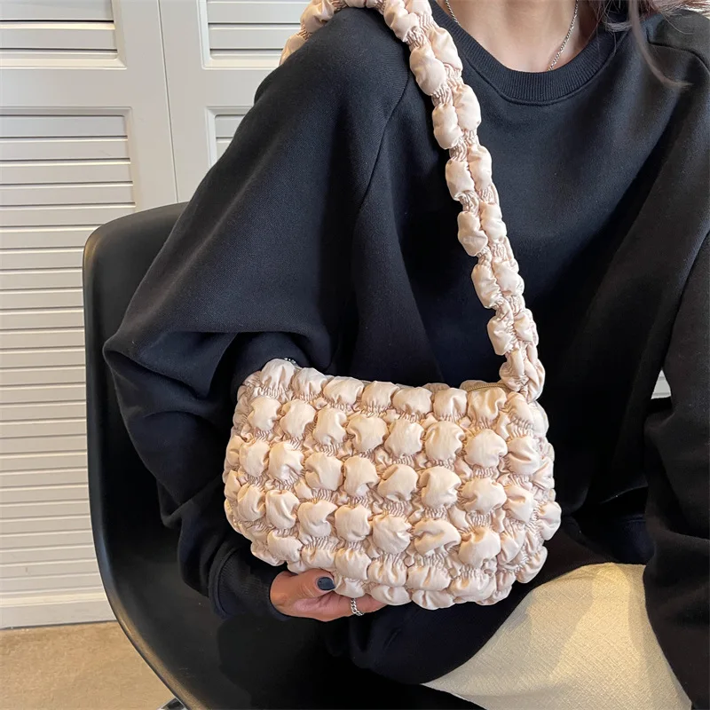 Модни стеганая чанта през рамо за жени, дизайнерски плиссированная чанта-облак, универсална лека чанта за през рамо с голям капацитет, тенденция0